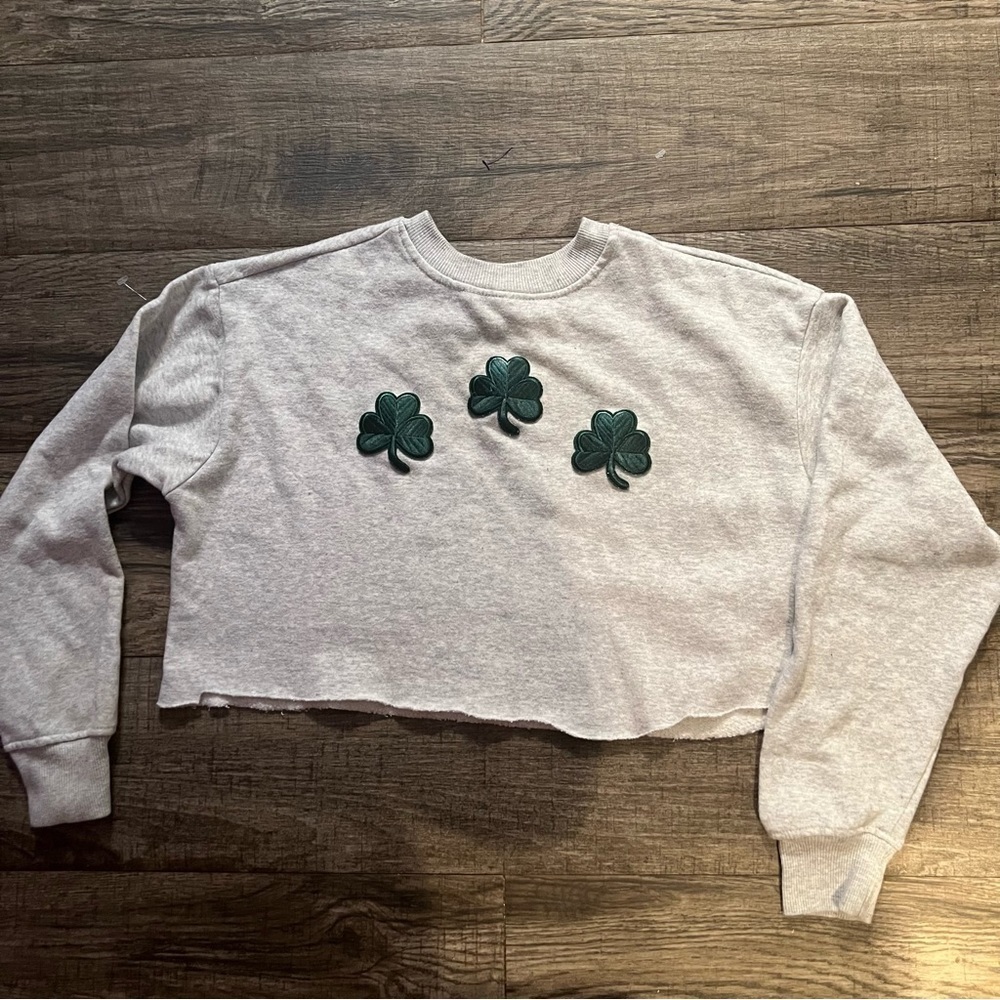 Womens XS crewneck cropped sweatshirt
